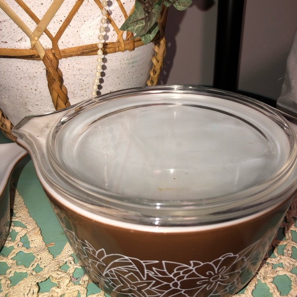 VTG Pyrex Woodland casserole dishes one too nice!! - Picture 4 of 11